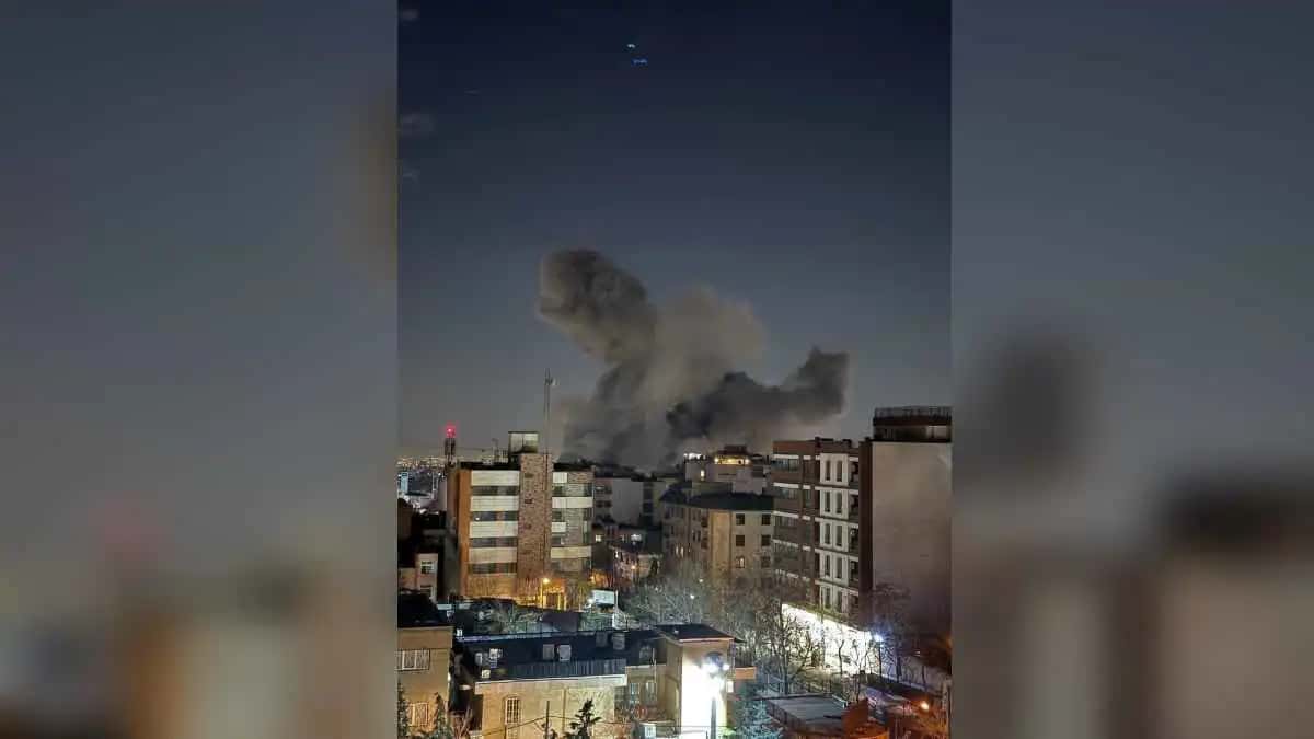 أفاد التلفزيون الإيراني بوقوع هجمات استهدفت مناطق في طهران، مساء اليوم