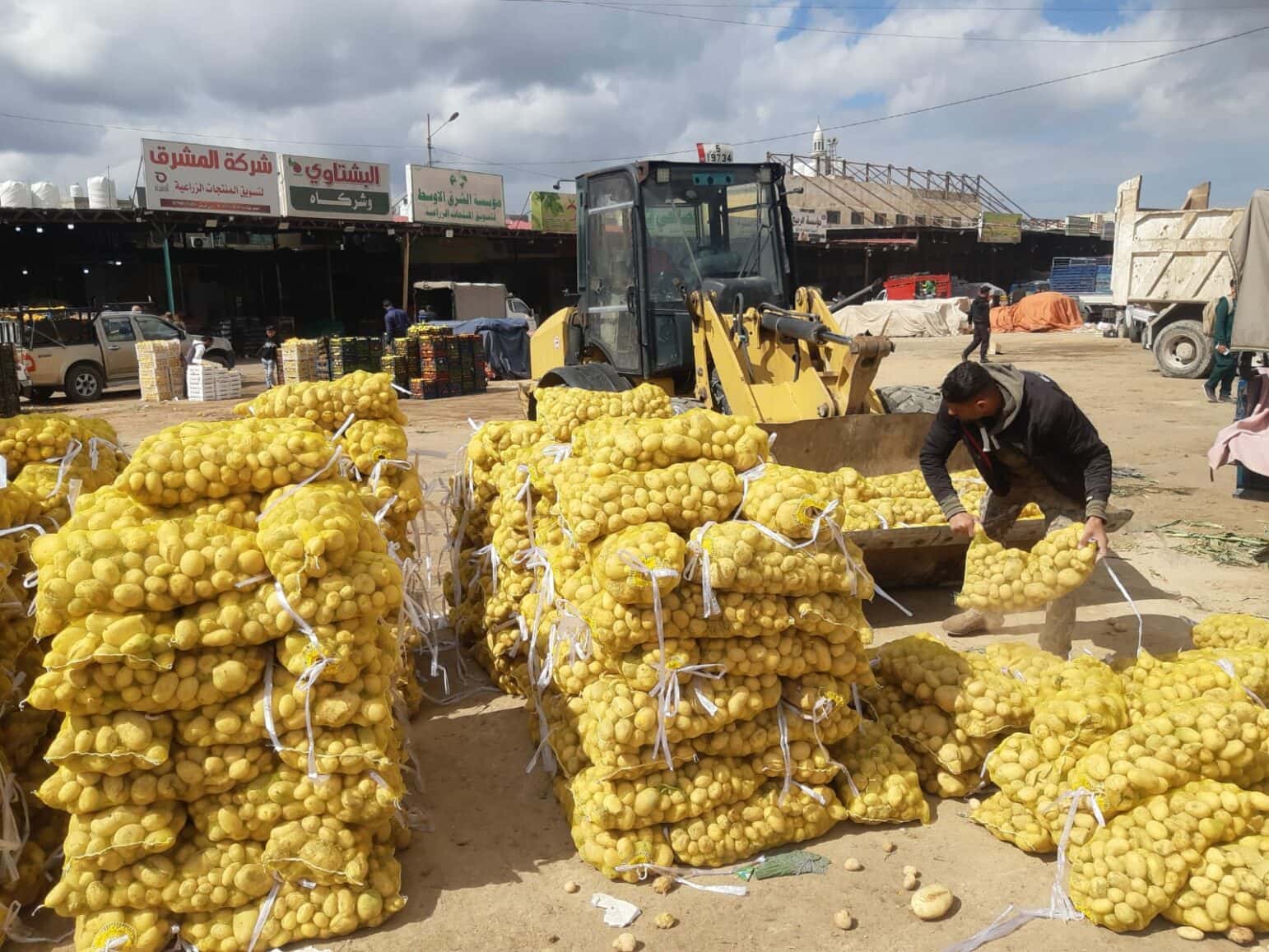 الدار - ضبطت كوادر بلدية إربد خلال جولات رقابية في السوق التجاري وسوق