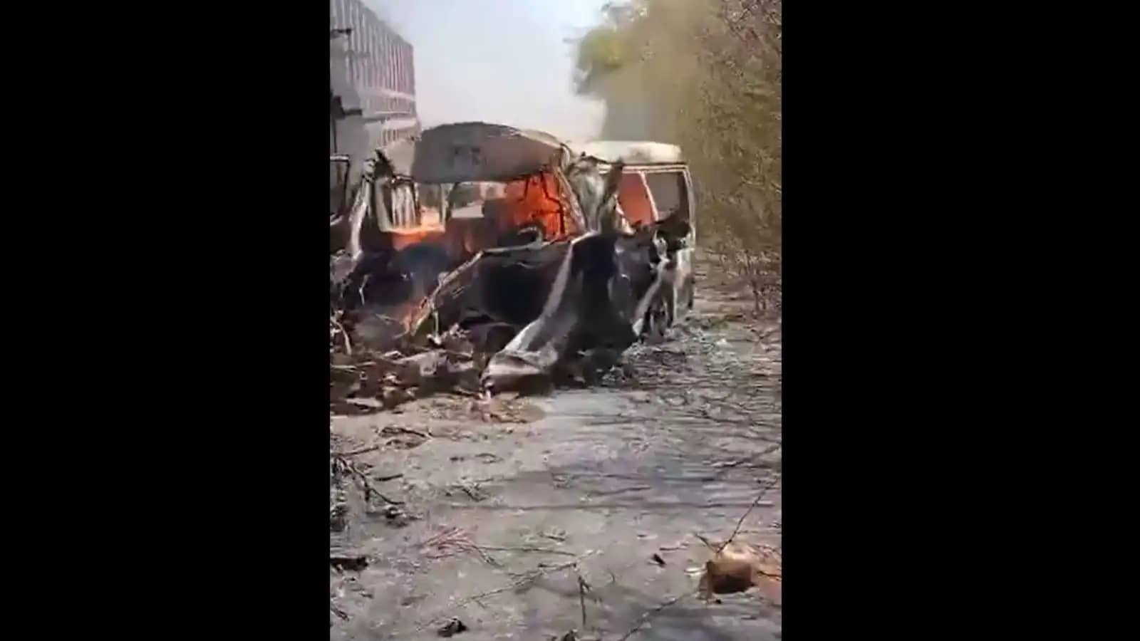 مصرع 16 شخصاً بحادث تصادم مروّع في اليمن