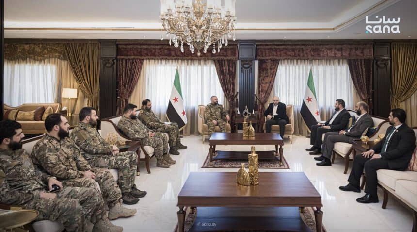 وزير الدفاع السوري يبحث مع محافظ حمص تعزيز دور المؤسسة العسكرية في التنمية