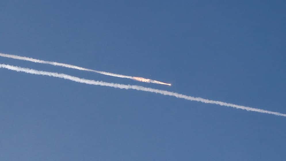 أعلن جيش الاحتلال الإسرائيلي صباح الاثنين أنه يعترض صواريخ أُطلقت من إ