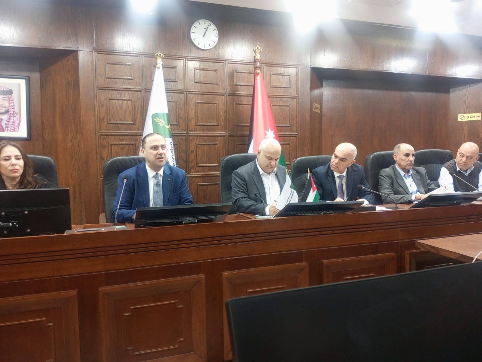 المومني ينفي تقاضي وزير العمل أجرا ماليا لقاء رئاسة مجلس إدارة "الضمان الاجتماعي"