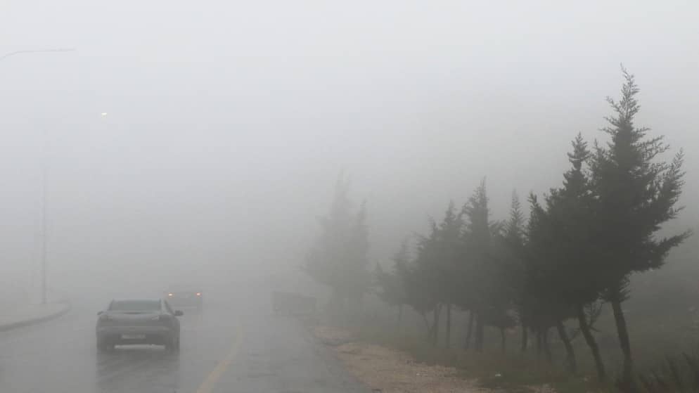 أجواء باردة وماطرة وتحذيرات من تدني الرؤية الأفقية الاثنين