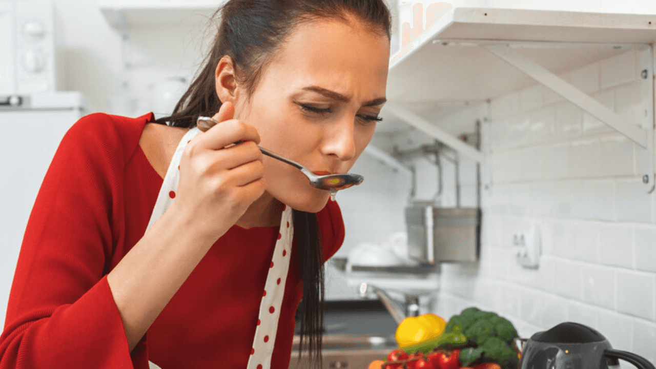 قال الإمام والخطيب في وزارة الأوقاف، يوسف الخوالدة، إن تذوّق الطعام في