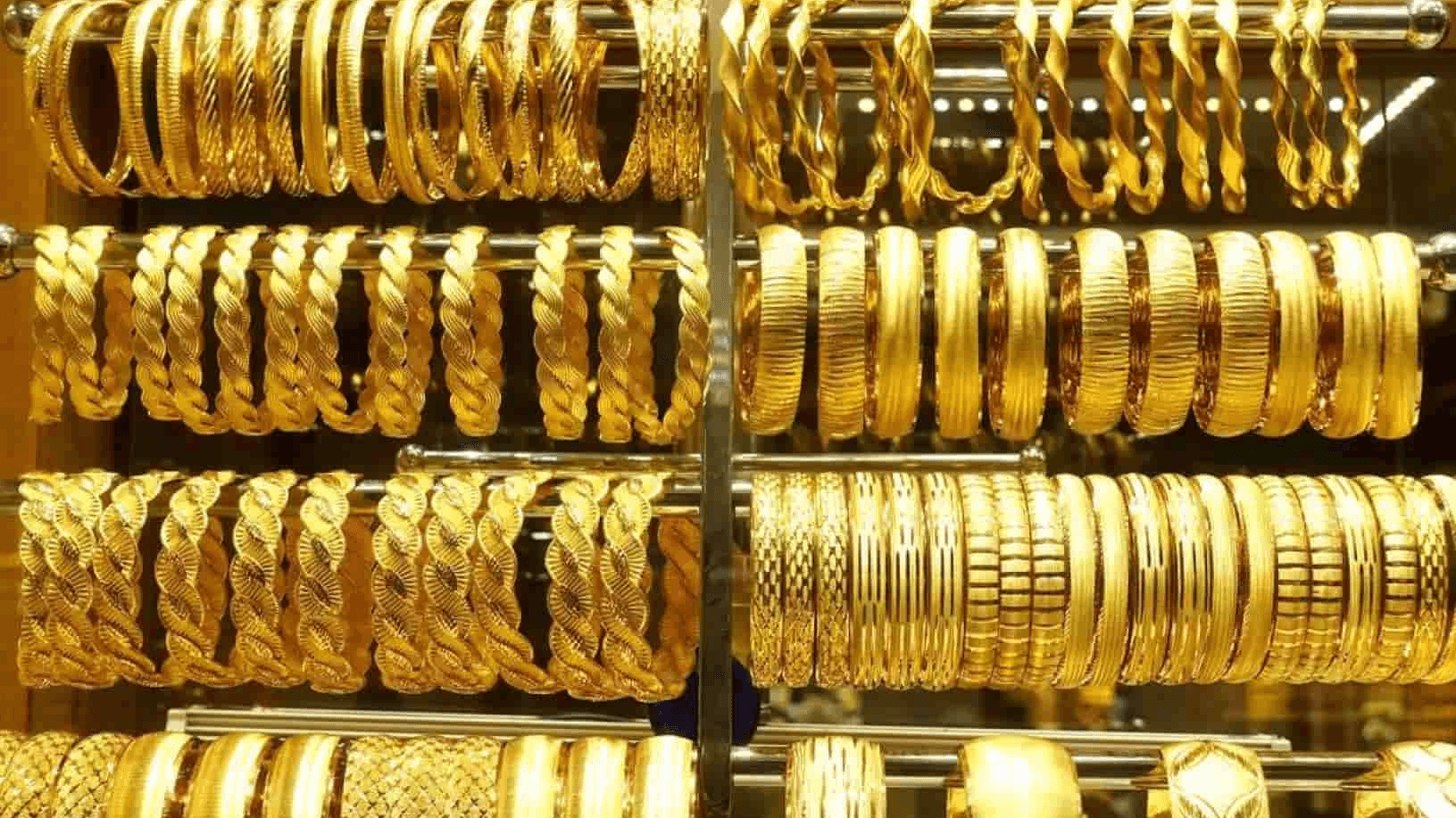 الدار - ارتفع سعر بيع غرام الذهب عيار 21 في السوق المحلية، اليوم الإثن