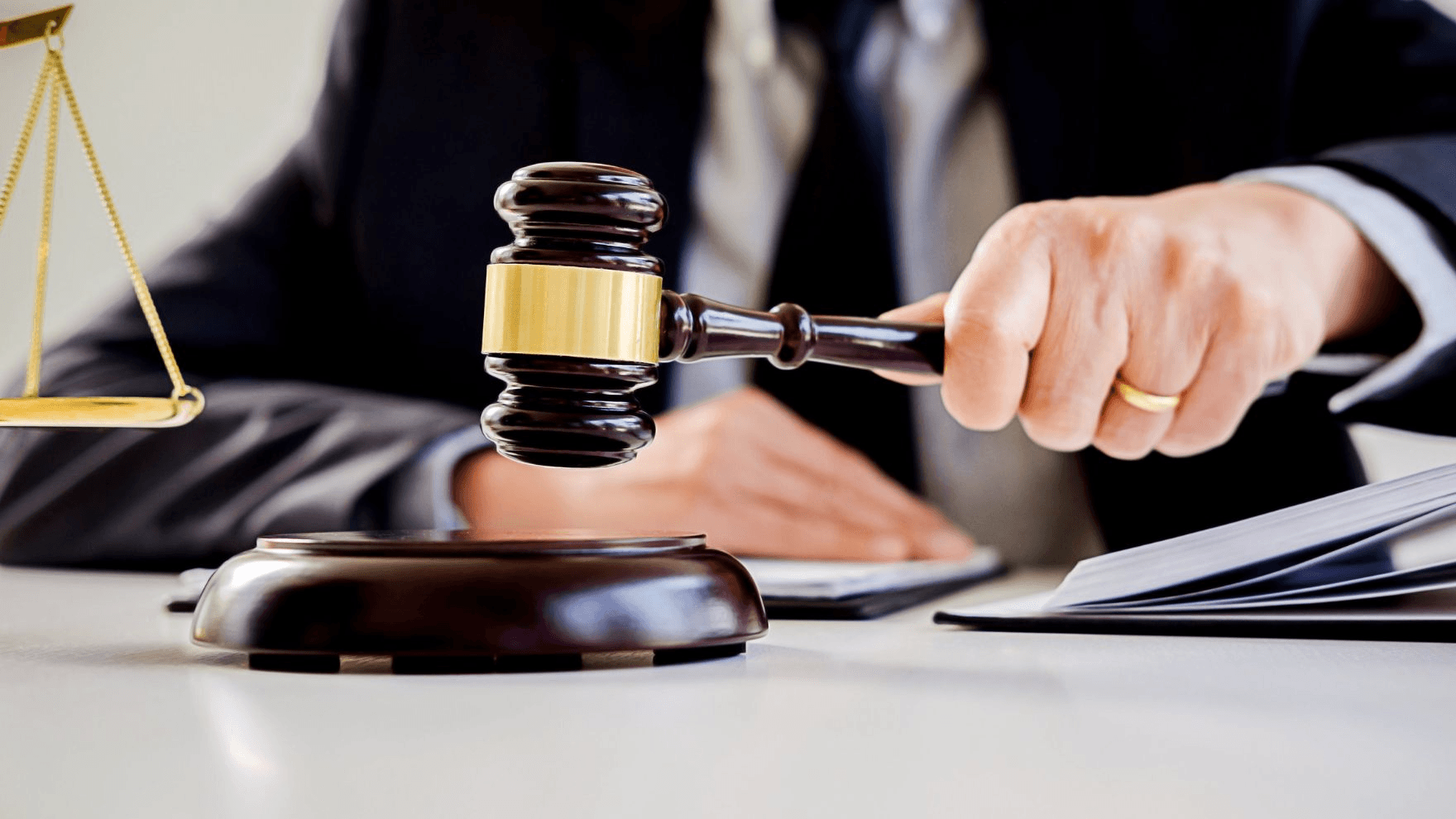 الحبس 3 سنوات كحد أعلى.. خبير قانوني يوضح العقوبة في حادثة نسيان طالب ووفاته