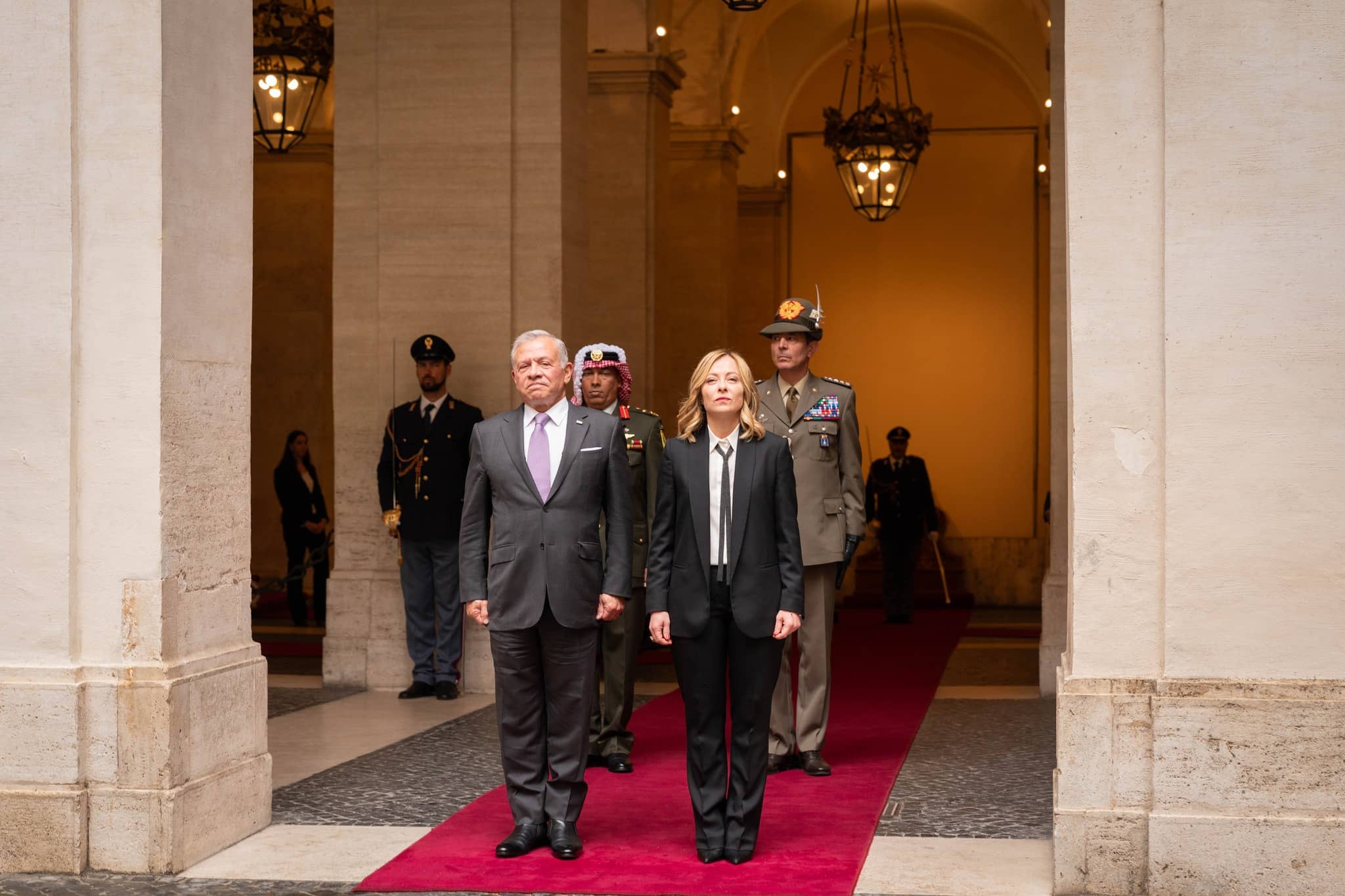 الملك يؤكد لرئيسة وزراء إيطاليا ضرورة الاحتكام للحوار سبيلا لحل الأزمات