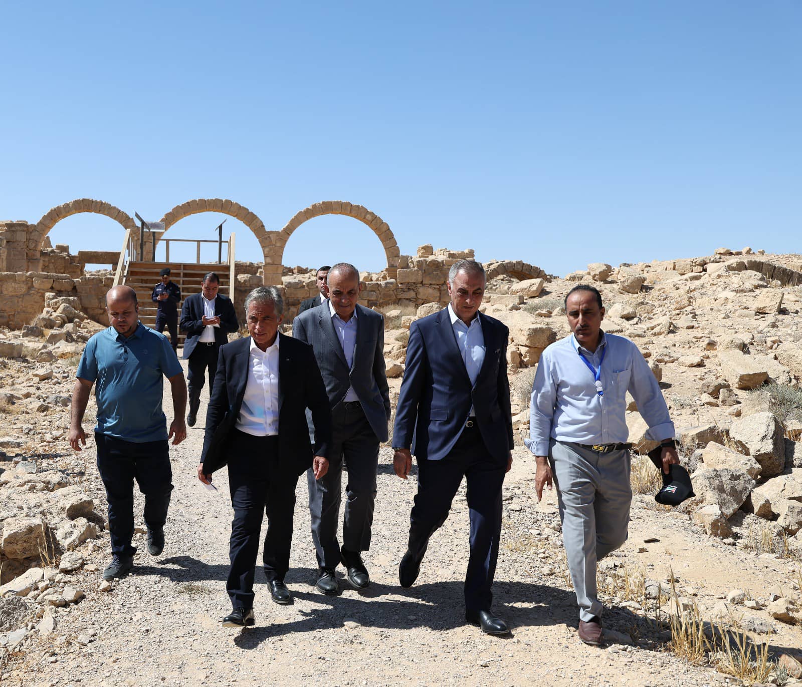 ماذا حققت جولات جعفر حسان الميدانية في المحافظات؟