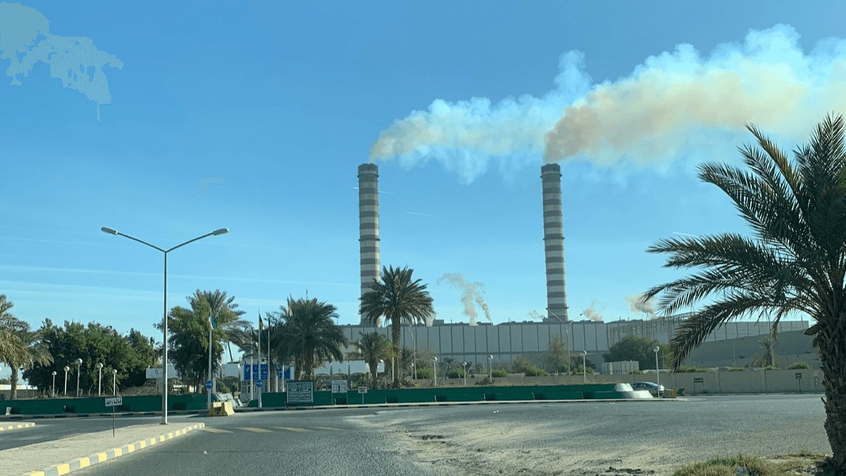 هجوم إيراني يستهدف محطة الكهرباء والمياه بالكويت