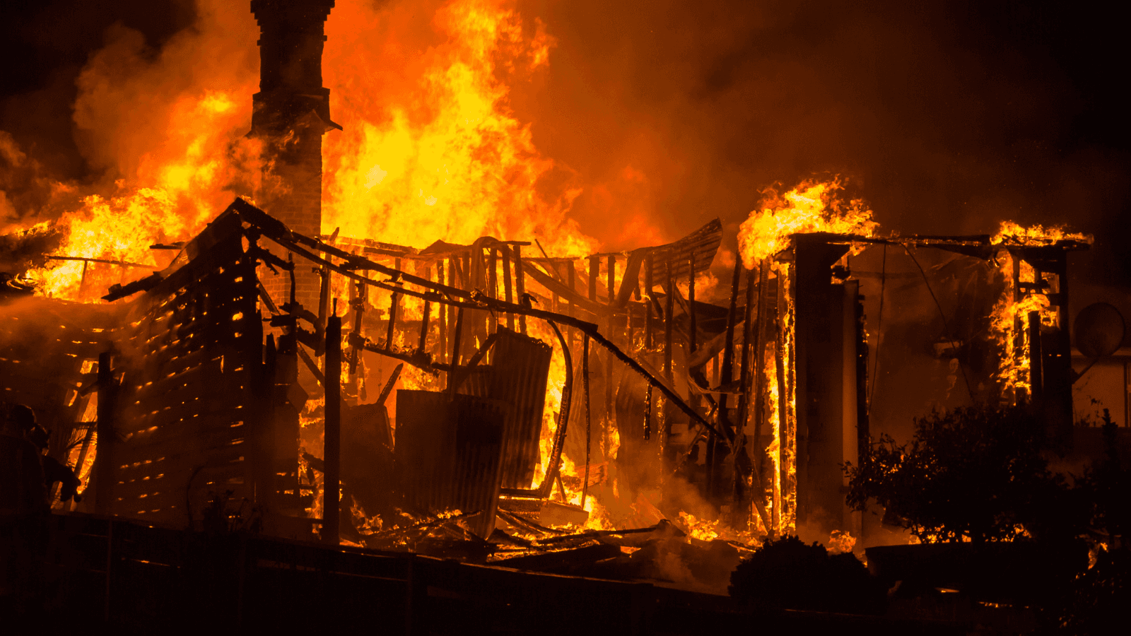 إصابة شخص وزوجته بحريق منزل في الزرقاء