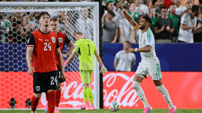 محاربو الصحراء ينتزعون التأهل أمام النمسا في مباراة جنونية