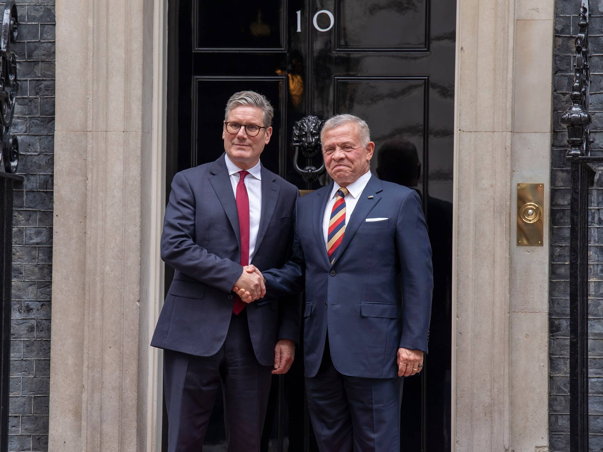 الملك ورئيس الوزراء البريطاني يبحثان سبل التوصل إلى تهدئة شاملة في المنطقة