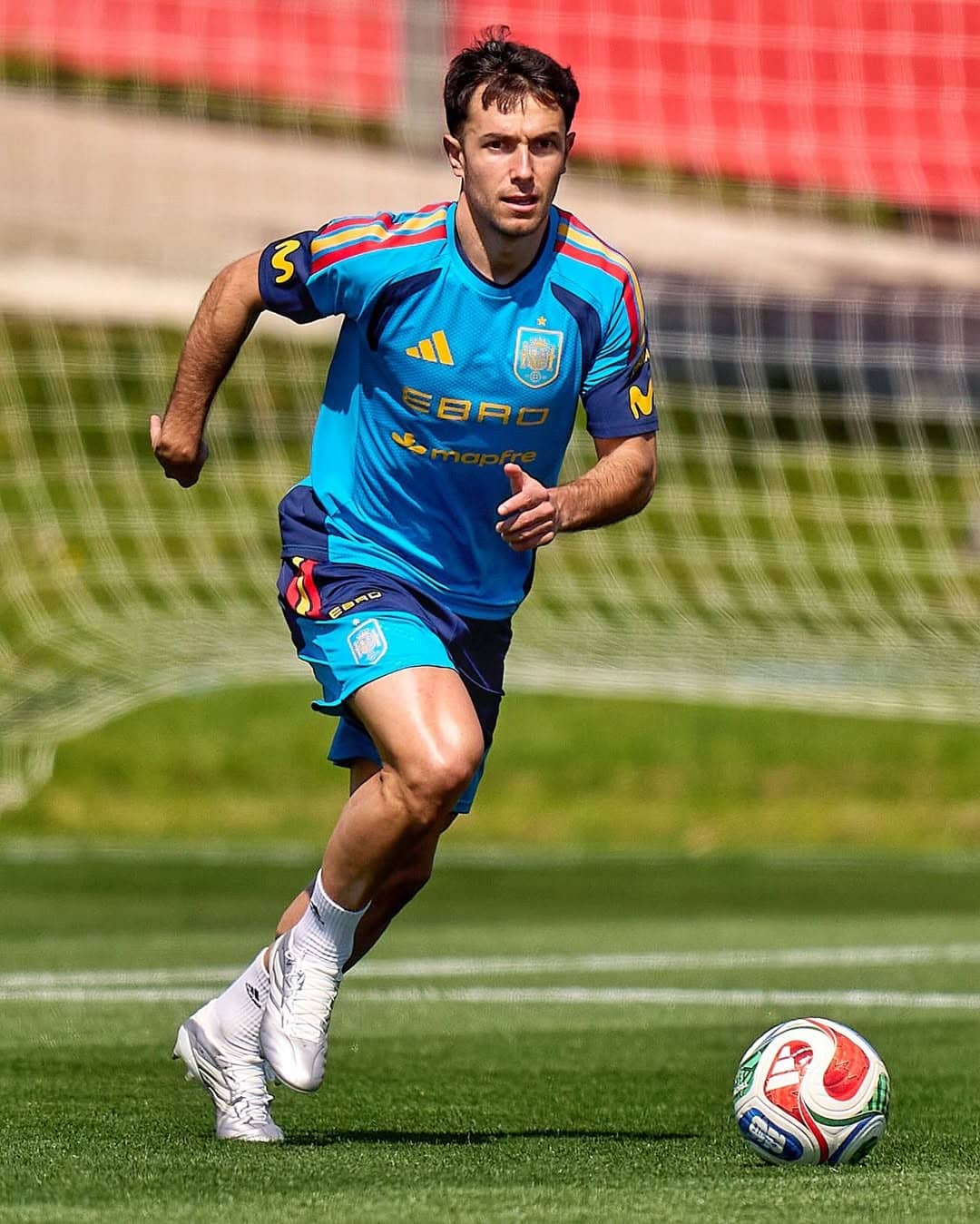 استبعاد لاعب خط وسط أرسنال زوبيمندي من معسكر إسبانيا بسبب الإصابة قبل مواجهة مصر الودية