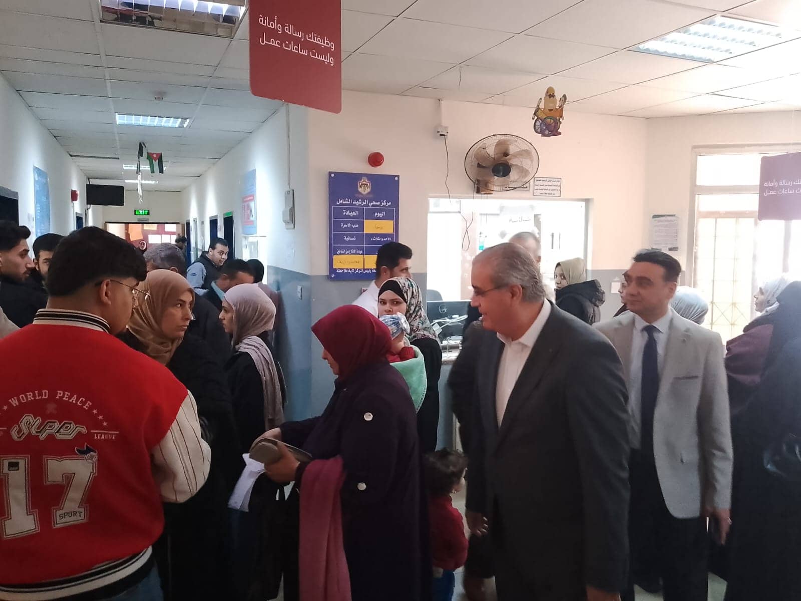 البدور يؤكد من الزرقاء: تفعيل المراكز الصحية لتخفيف الضغط على المستشفيات