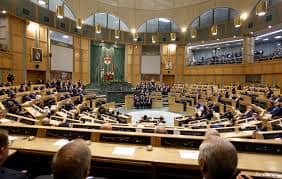 القاضي للنائب هديب: "لما اداوم في المجلس وتحضر بتحكي".. والنائب يرد: "أنا مش عسكري عندك