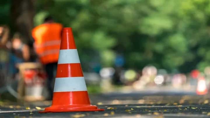 تبدأ وزارة الأشغال العامة والإسكان، اعتبارا من صباح الجمعة، تنفيذ أعما