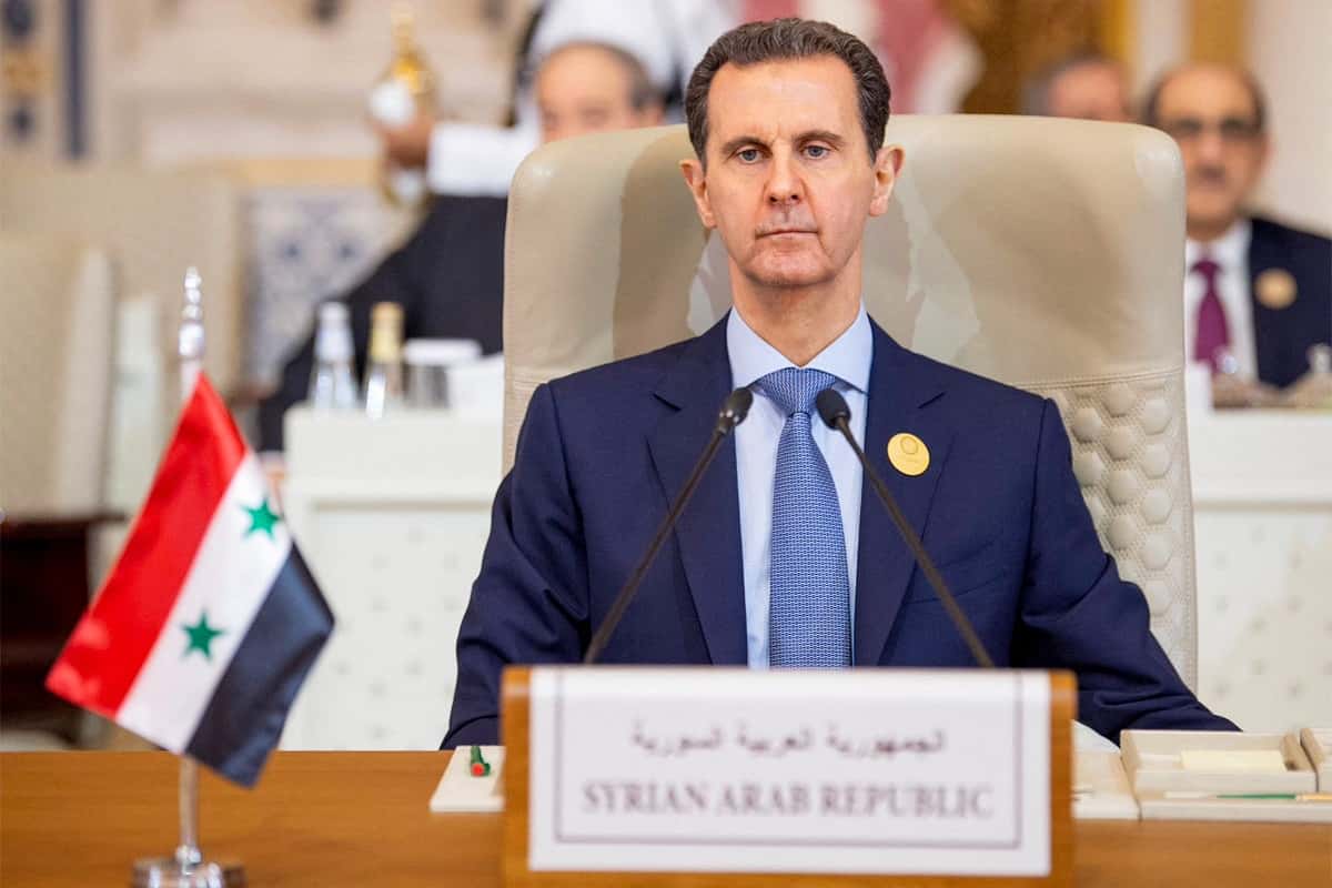 نقل تلفزيون سوريا الرسمي أنه تم تجريد الرئيس السوري المخلوع بشا