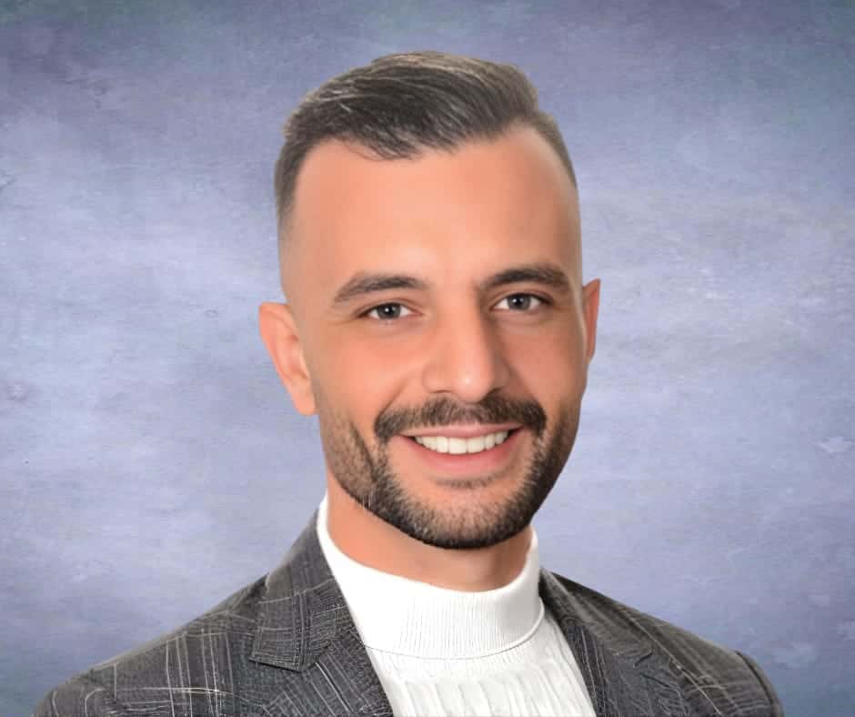 الدار - في حياة الطالب لحظاتٌ يختلط فيها الطموح بالقلق، وتتقاطع فيها ا