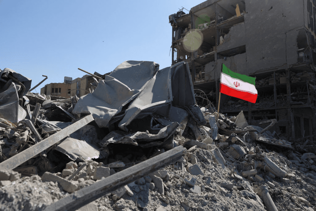 ضربات أمريكية على إيران رغم الهدنة الهشة