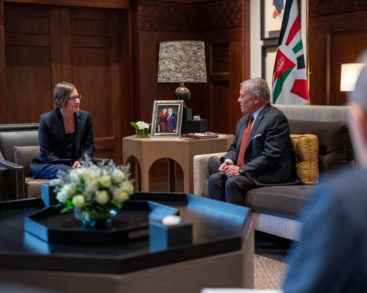 الملك يستقبل رئيسة الصليب الأحمر في قصر الحسينية ويشيد بجهودها الإنسانية في مناطق النزاع