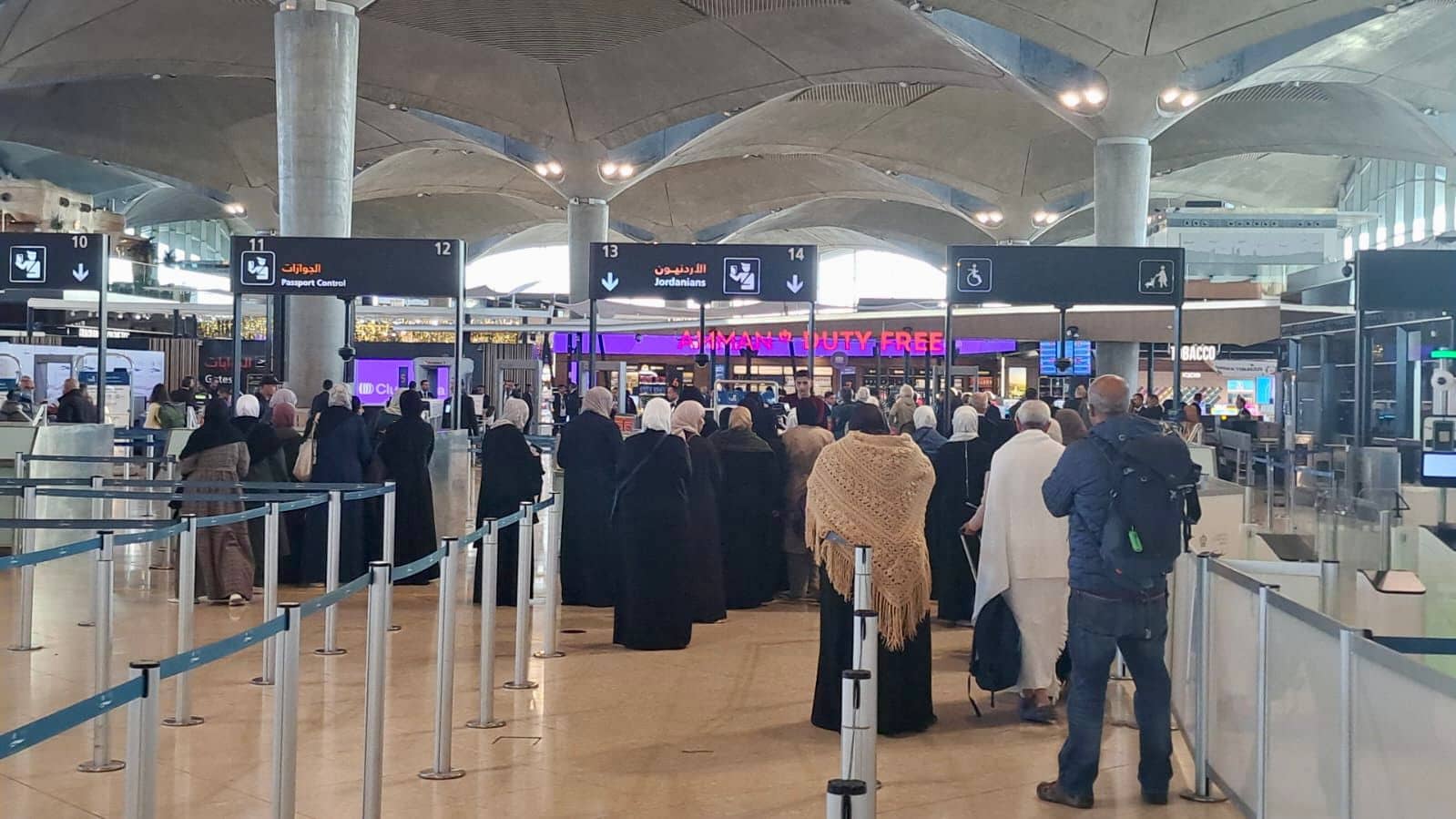 انطلاق أولى الرحلات ضمن بعثة الملكة رانيا العبدالله لأداء مناسك العمرة