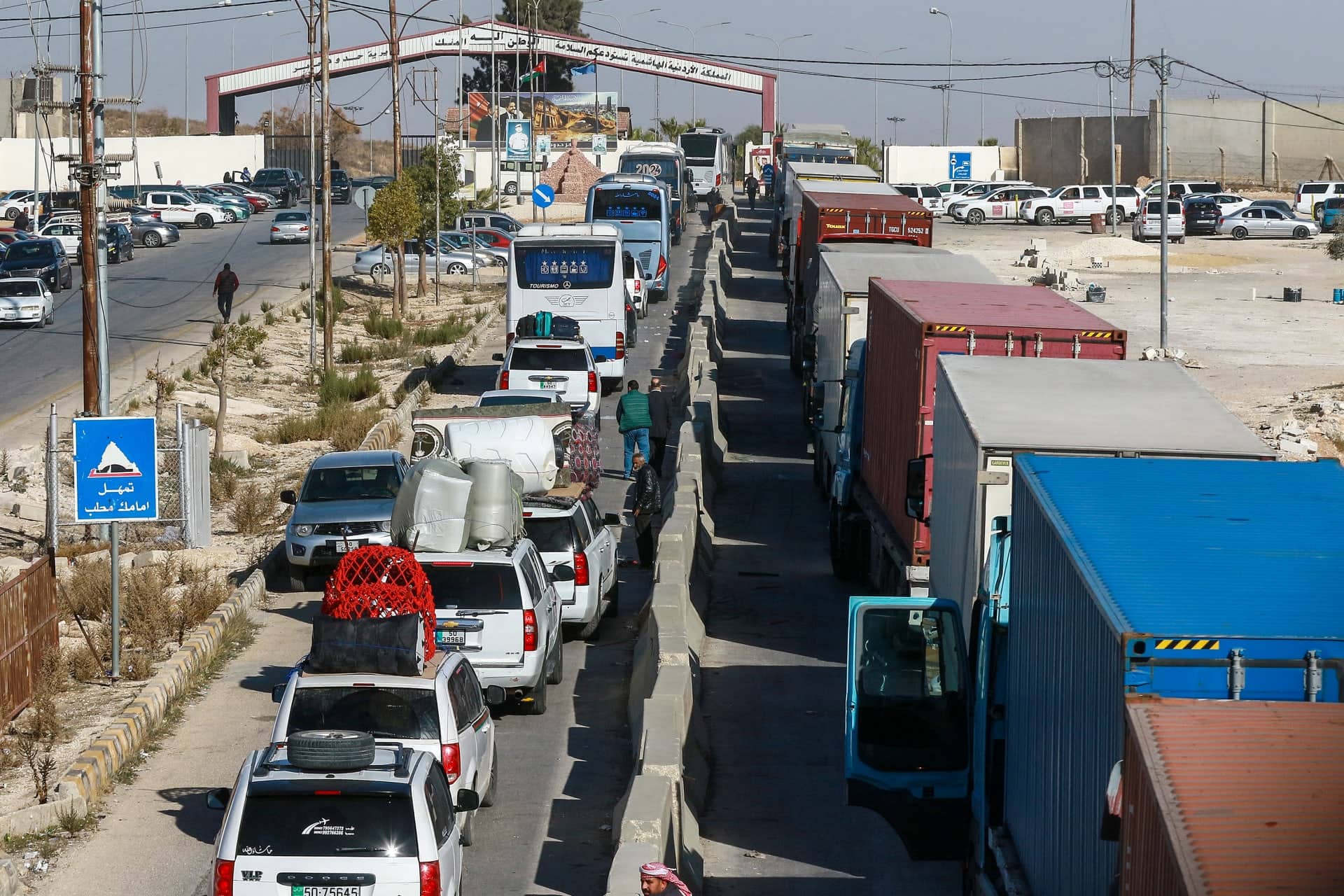 بالوثائق والبيانات.. إرجاء قرار السماح باستيراد السلع السورية.. وقطاع التخليص ينتقد "رسوم الحماية"