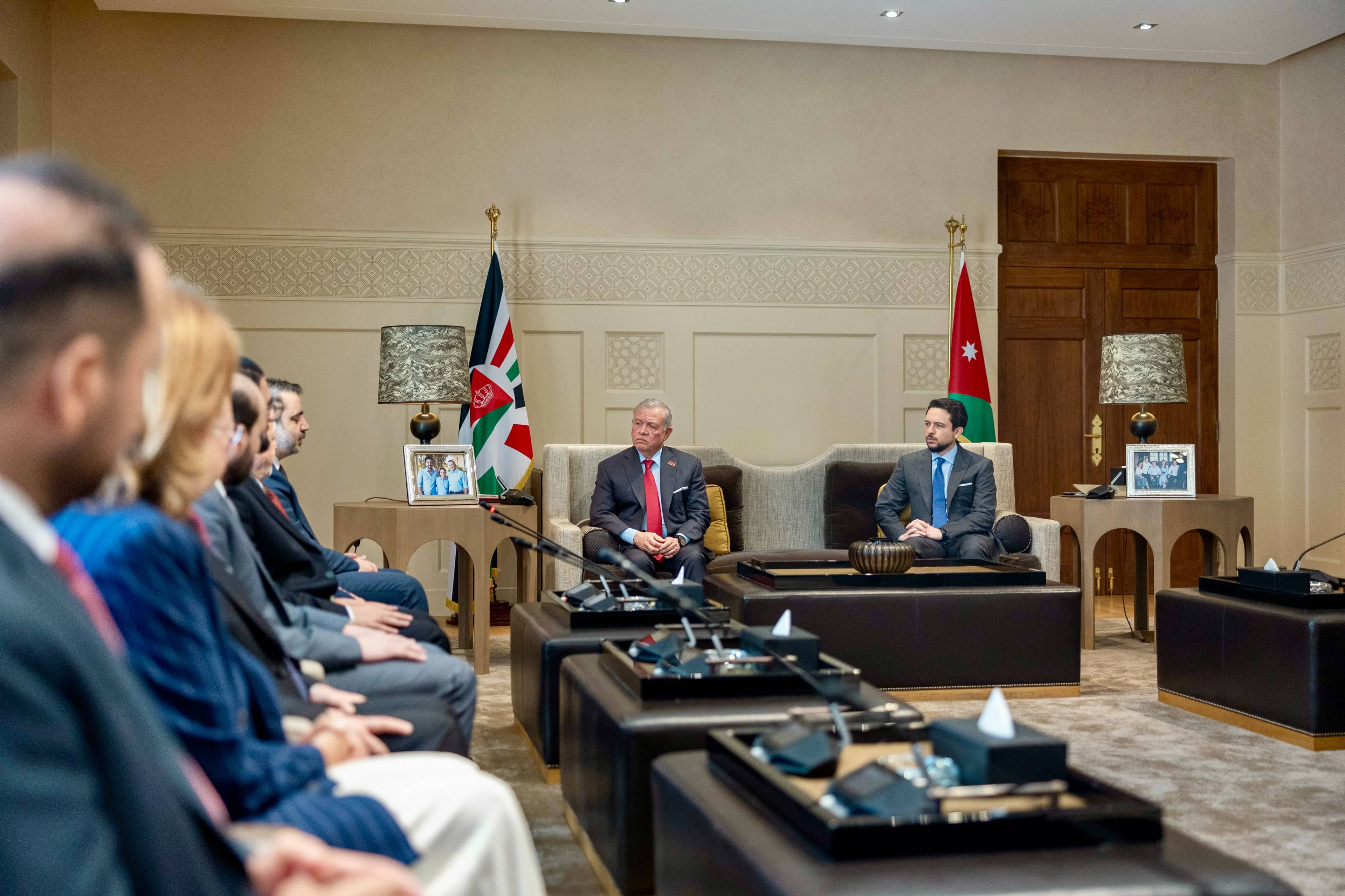نحو شراكة استراتيجية شاملة.. الملك يستقبل الوفد السوري ويؤكد: أمن سوريا وسيادتها أولوية أردنية