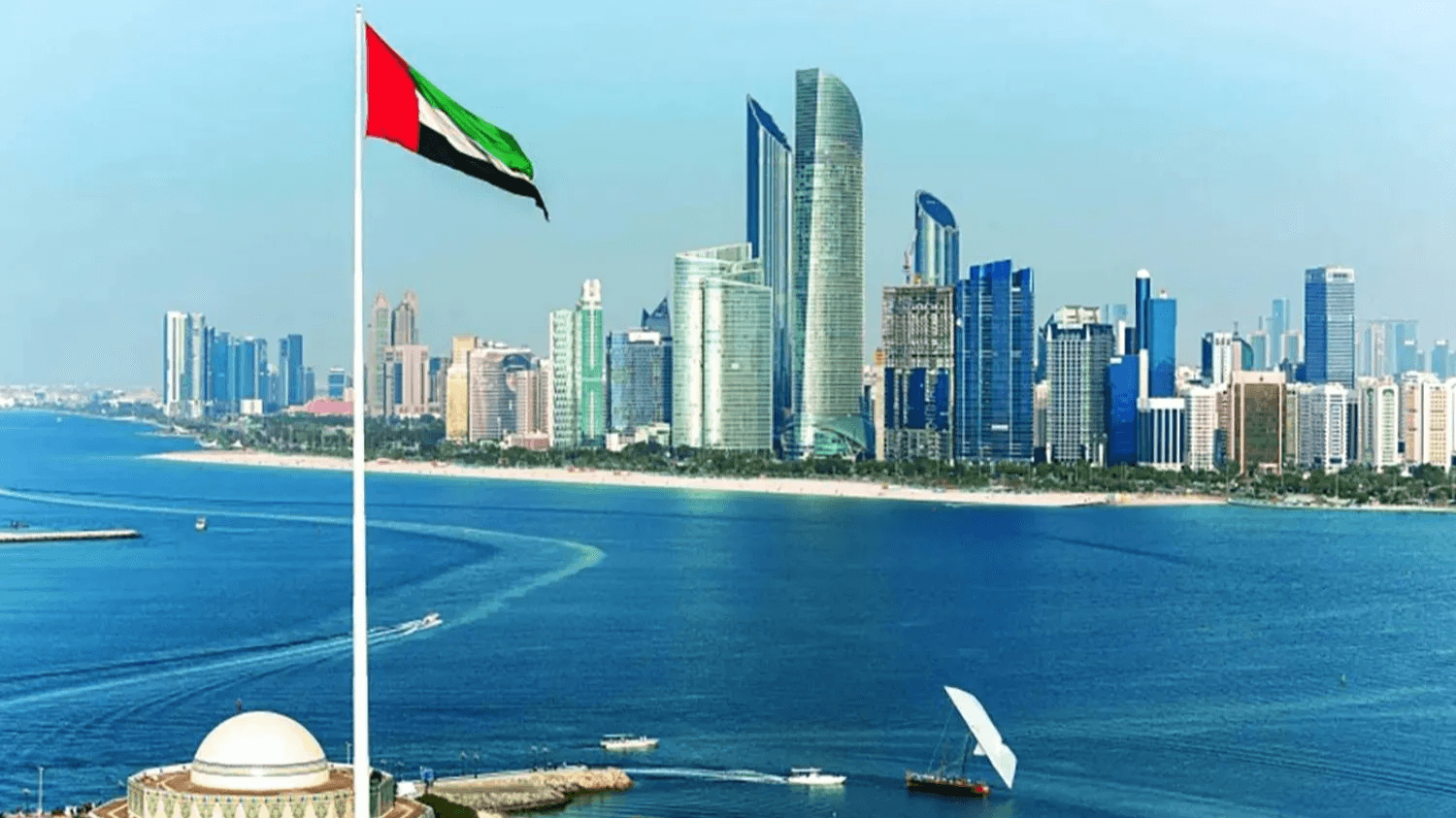 الدفاعات الجوية الإماراتية تتصدى مسيرات و إيرانية