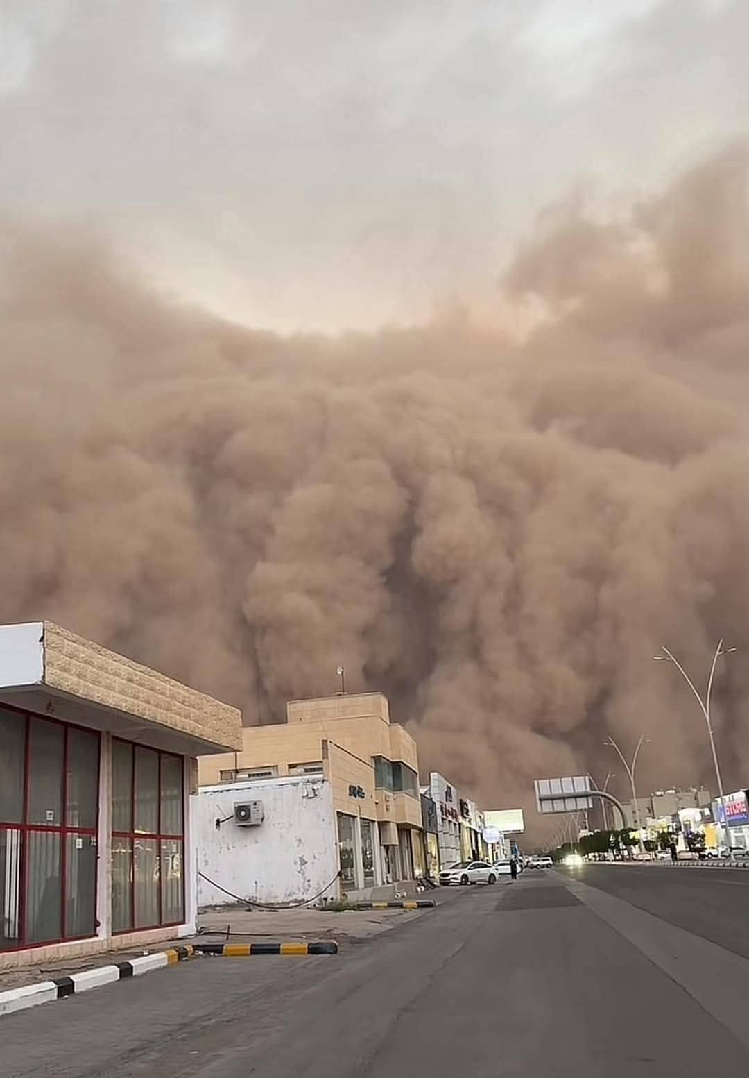 الأرصاد تُحذر من تدني الرؤية الأفقية بسبب الغبار بهذه المناطق