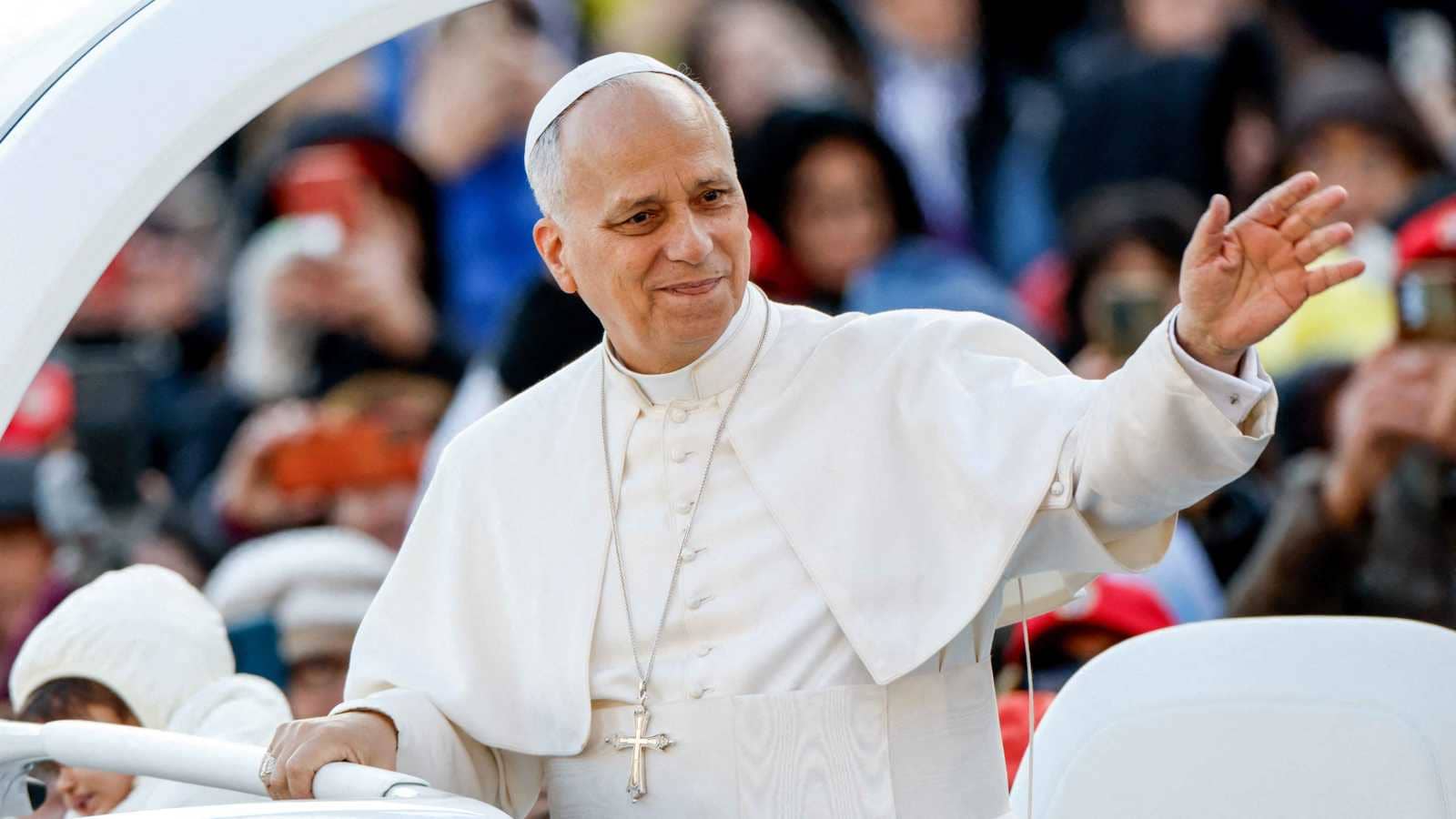 البابا ليو يبدأ أول رحلة خارجية له إلى الشرق الأوسط لتعزيز السلام