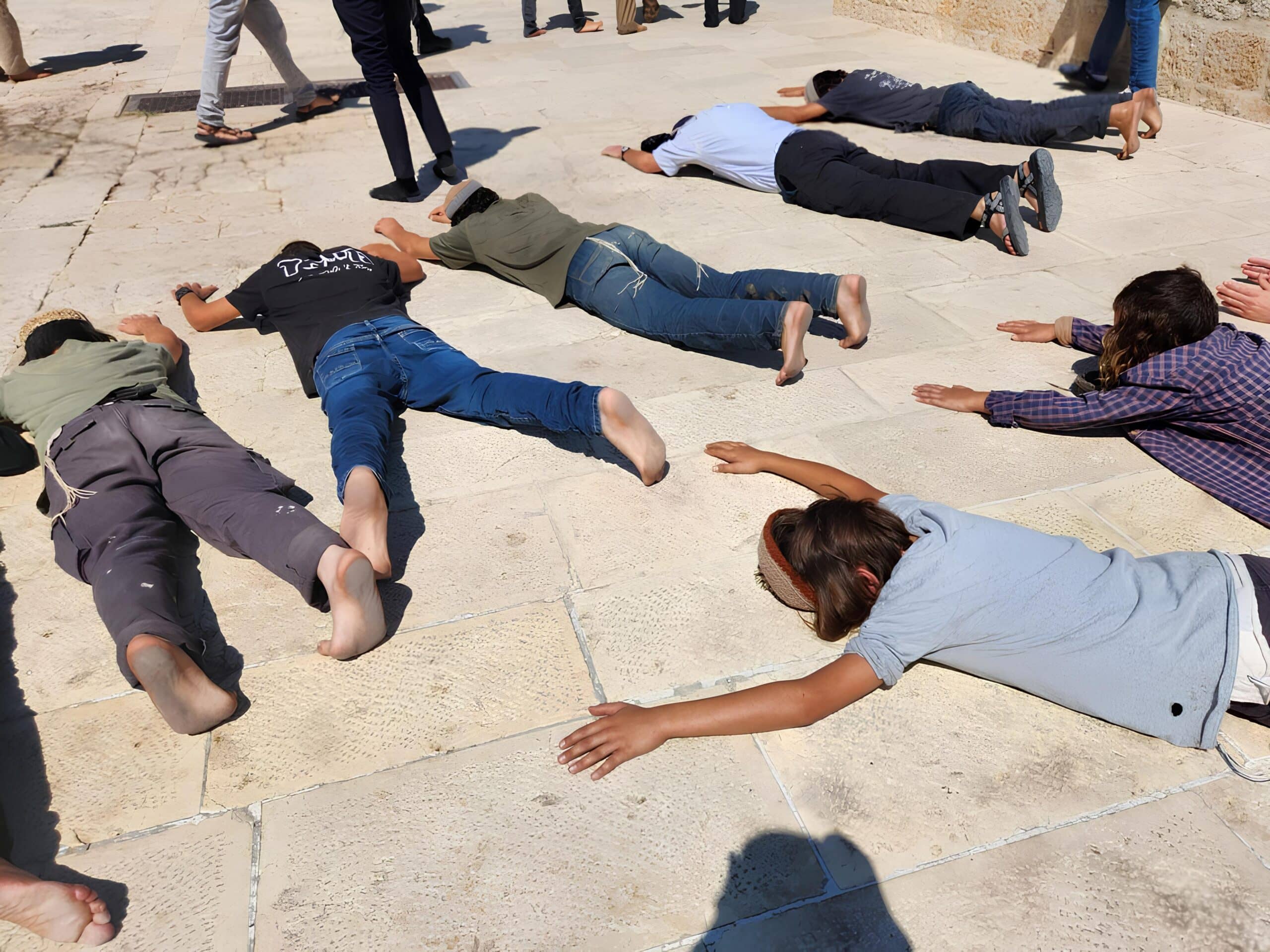 السجود الملحمي في الأقصى… بين الطقوس الدينية والسيطرة الرمزية للمستوطنين