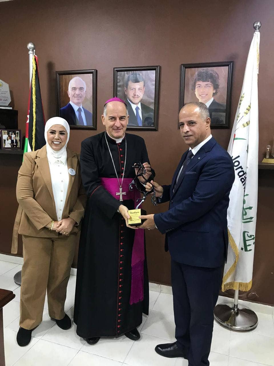سفير الفاتيكان يزور بنك الطعام الأردني ويشيد ببرامجه الخيرية