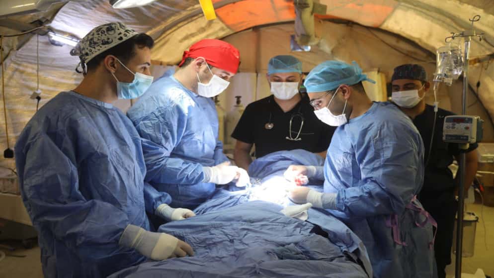 أجرى الطاقم الطبي في المستشفى الميداني الأردني جنوب غزة/ 9، أمس الأربع