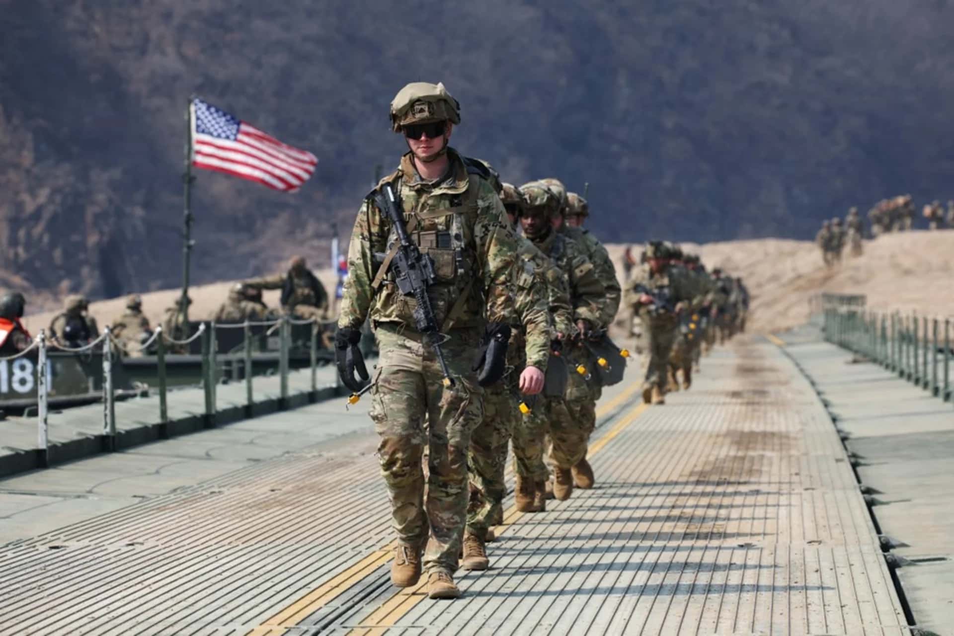 الدار - وجه محسن رضائي، المستشار العسكري للمرشد الإيراني، رسائل تحذيري