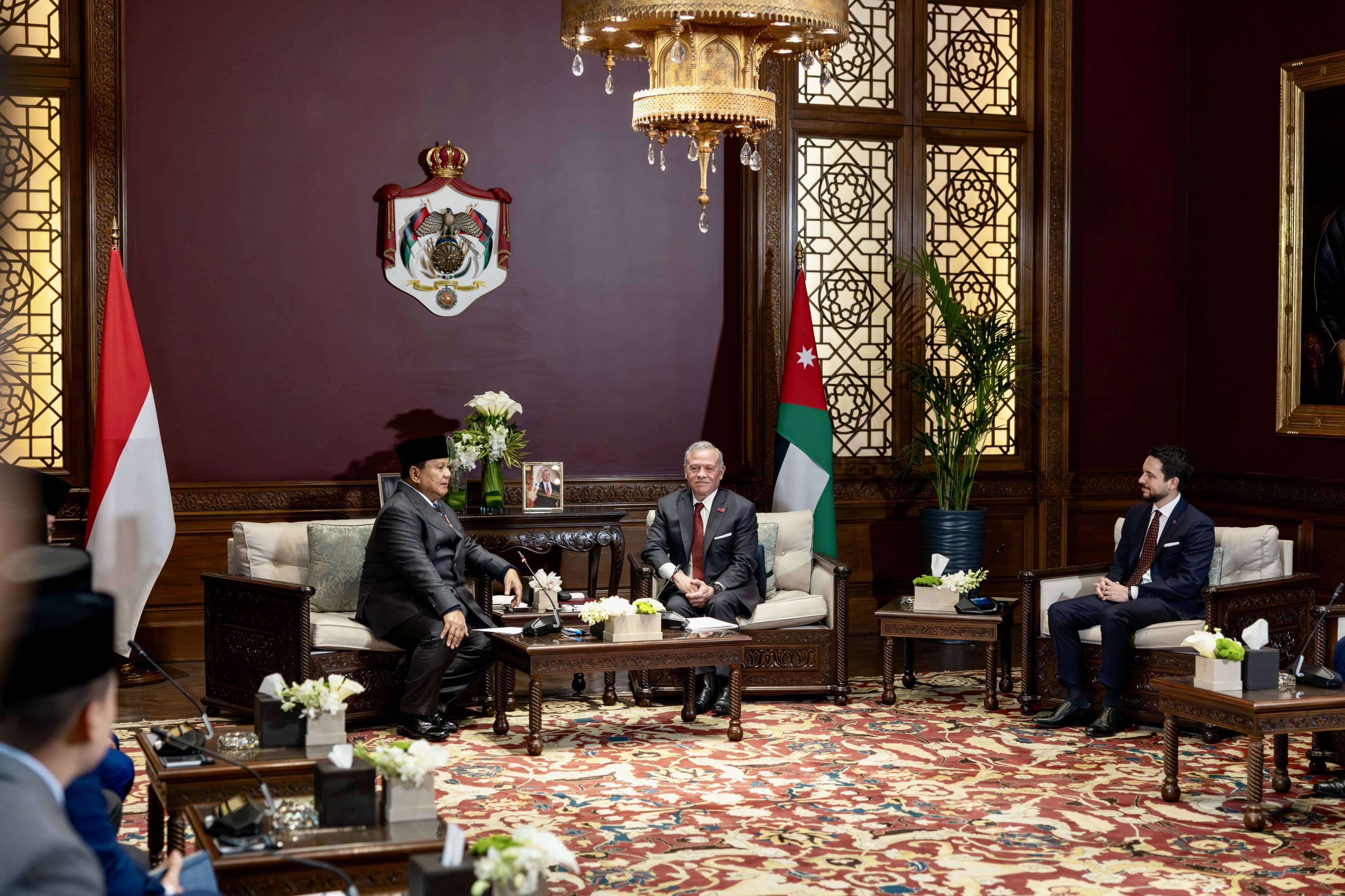 الملك والرئيس الإندونيسي يعقدان مباحثات في قصر بسمان