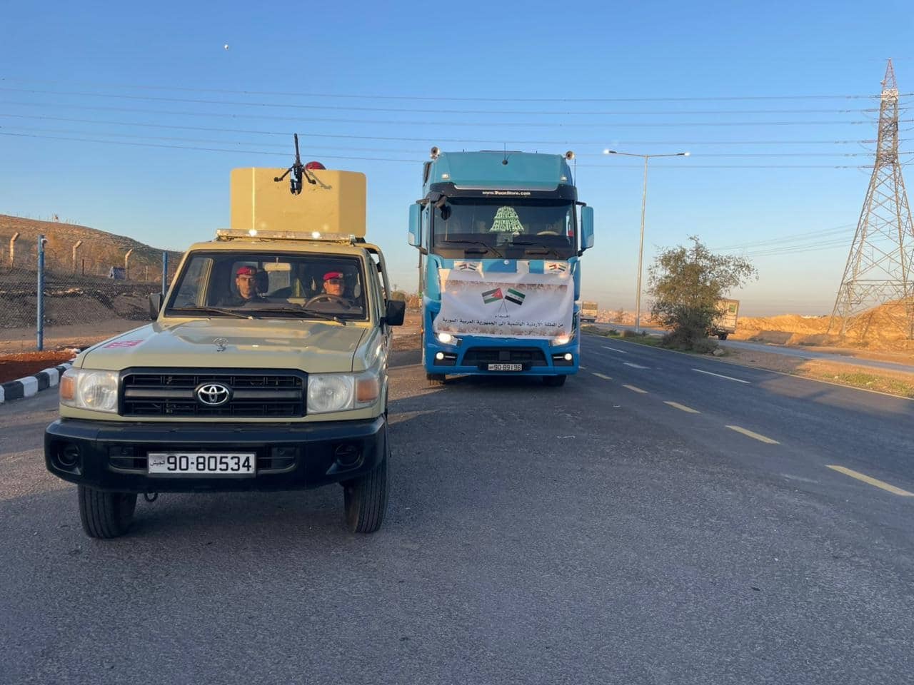 بتوجيهات ملكية...القوات المسلحة الأردنية تُسيّر قافلة مساعدات إنسانية إلى سوريا