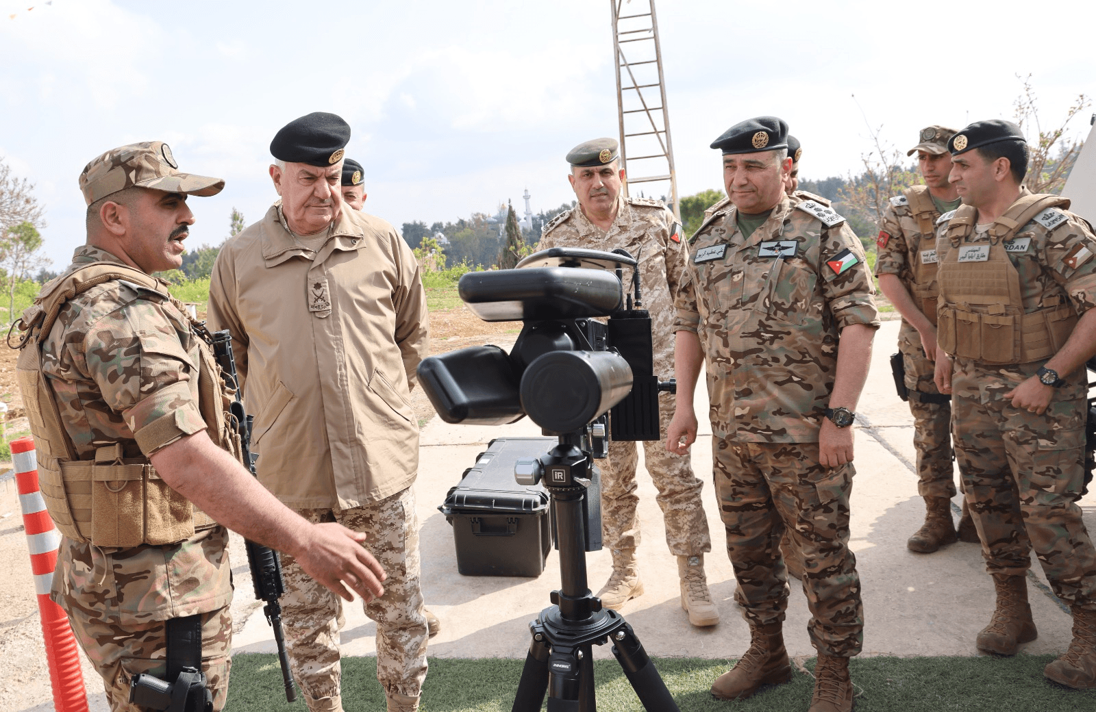 الحنيطي يتفقد لواء "الملك حسين بن علي" ويتابع تمريناً لصد هجمات بالمسيرات والآليات المصفحة