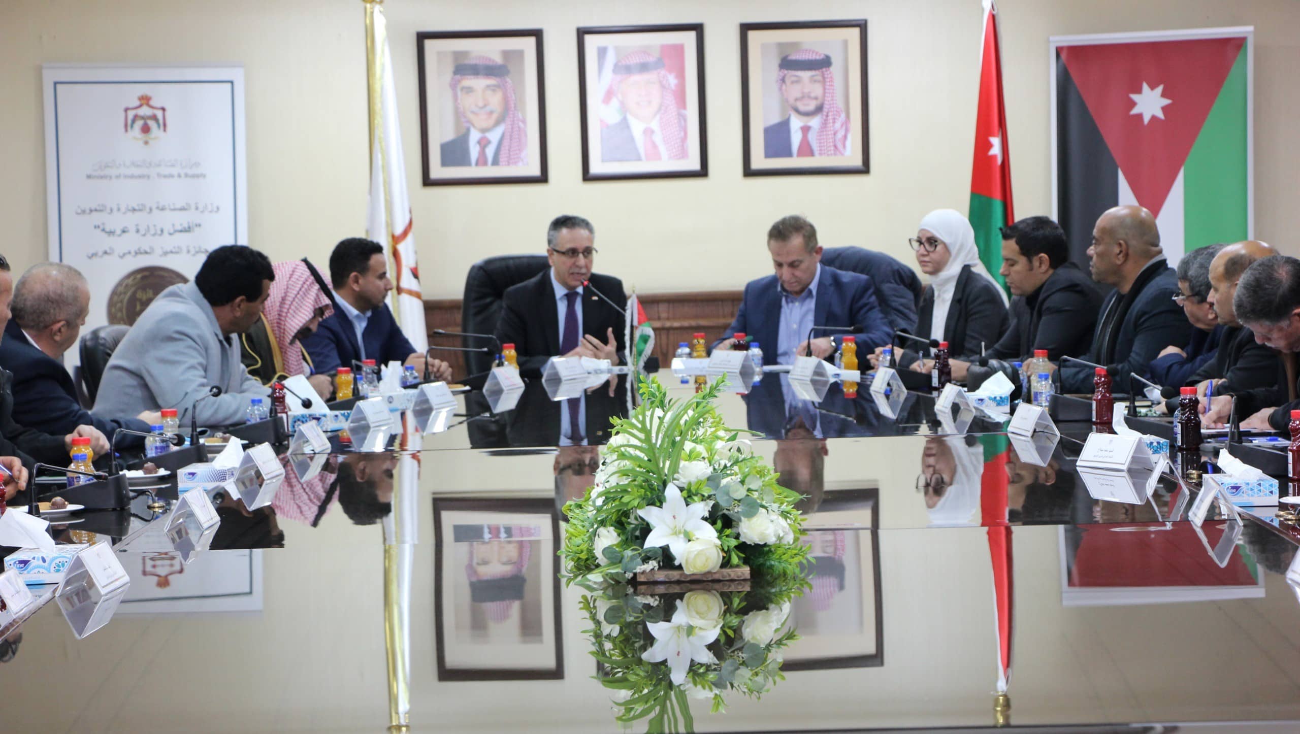 لقاء حكومي نيابي مع مربي الدواجن والحكومة تتوعد بفرض "سقوف سعرية"