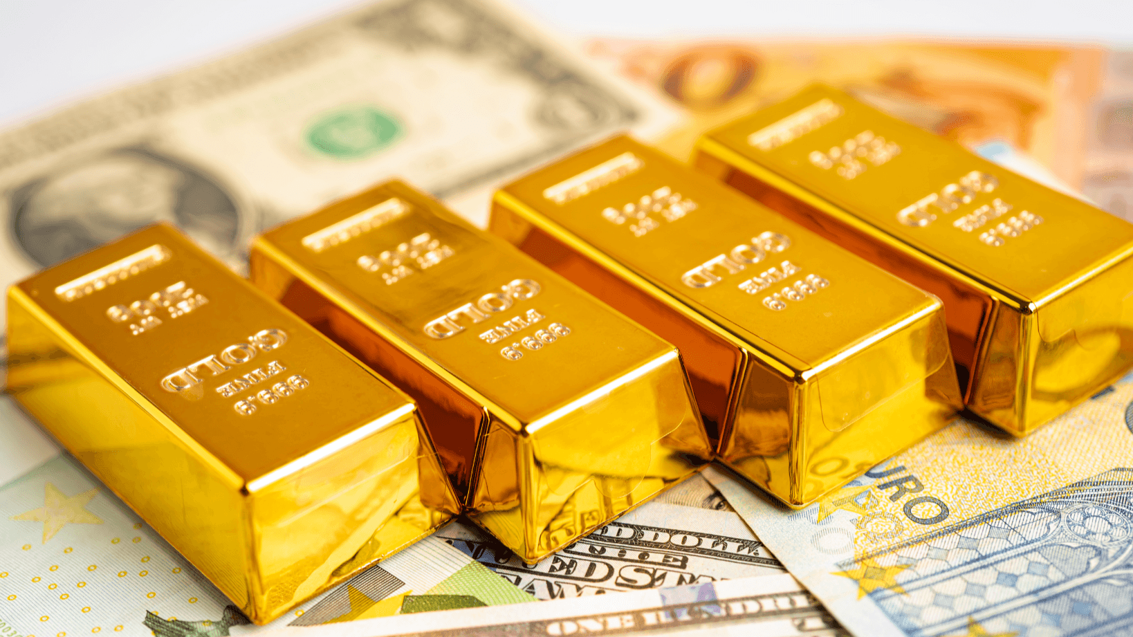 شهدت أسعار الذهب انخفاضاً في تعاملات اليوم الخميس، حيث تراجع الذهب في