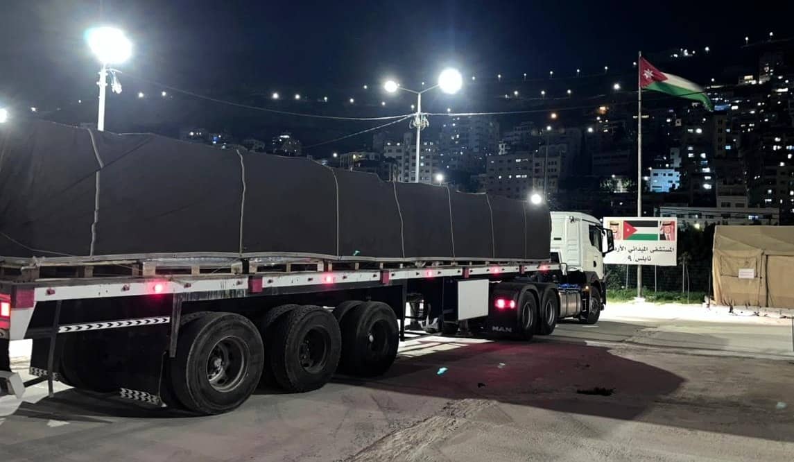 الجيش العربي يسير قافلة مساعدات تضم 6 شاحنات إلى المستشفى الميداني الأردني نابلس/9
