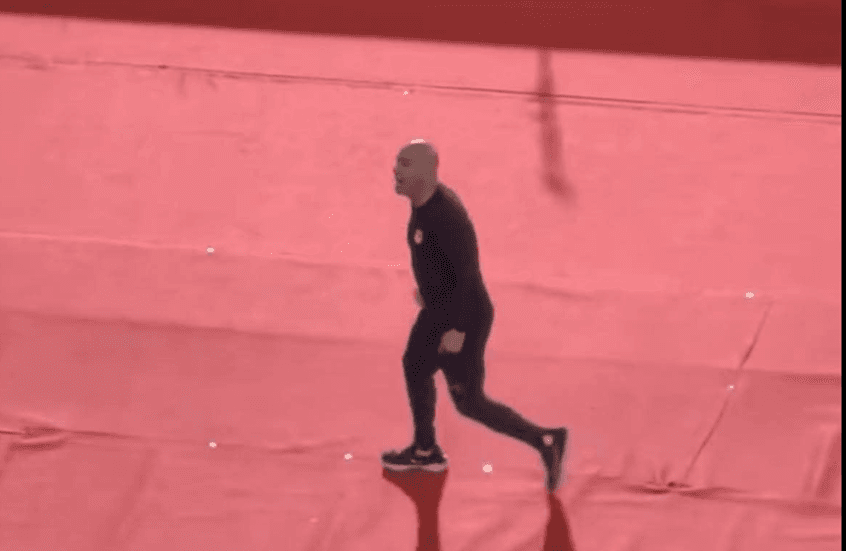 حركة حسام حسن للجمهور المغربي بعد هدف صلاح في شباك بنين تثير ضجة واسعة