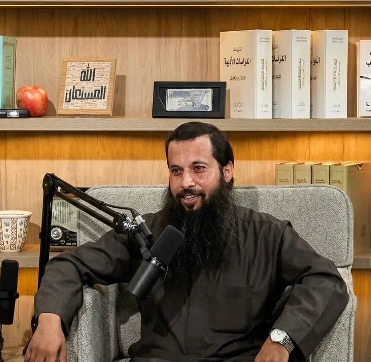 من بسطة الفروات إلى تطبيقات النقل.. حكاية كفاح أبي زكريا