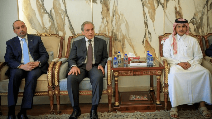 رئيس الوزراء يقدم واجب العزاء بوفاة الأمير حمد بن خليفة آل ثاني