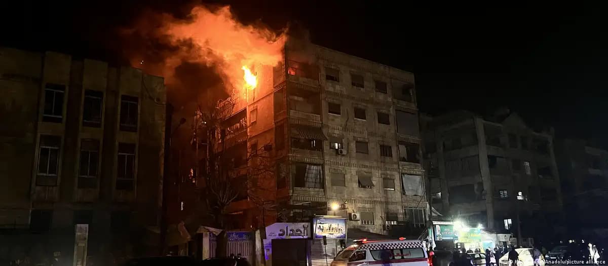 مصادر سورية: تعليق الرحلات الجوية والدوام في حلب بعد هجمات قوات قسد والاشتباكات