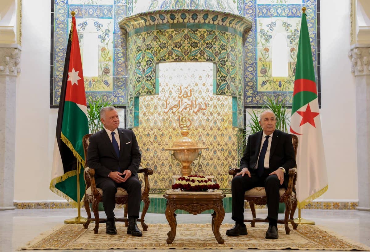 الملك والرئيس الجزائري يبحثان تداعيات التصعيد على أمن واستقرار المنطقة