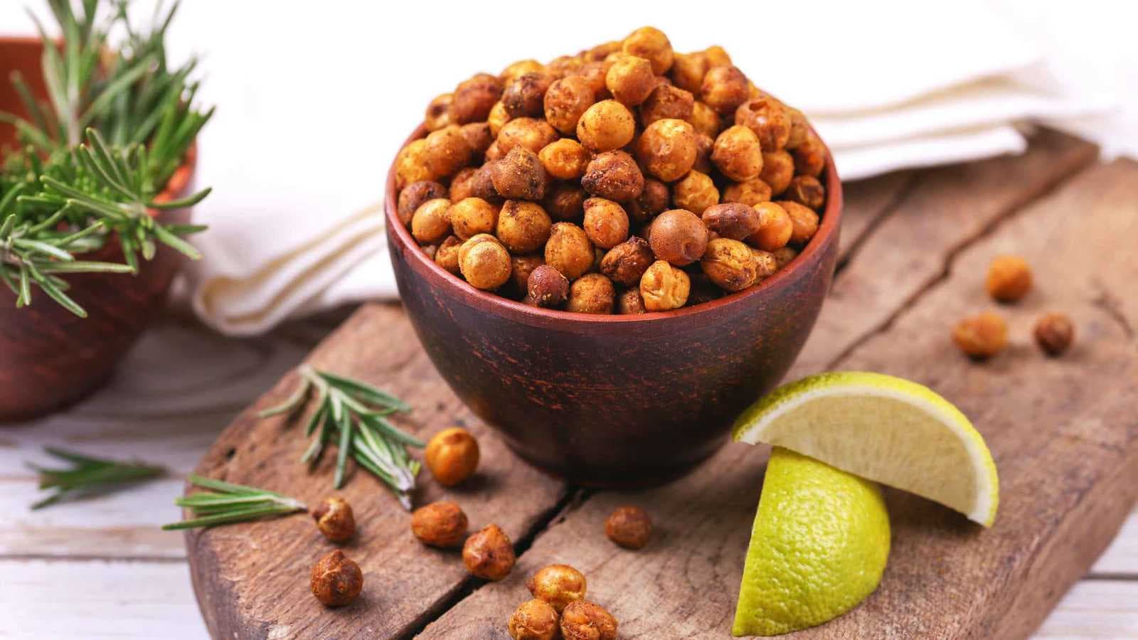 هل يعزز تحميص الحمص من قيمته الغذائية؟