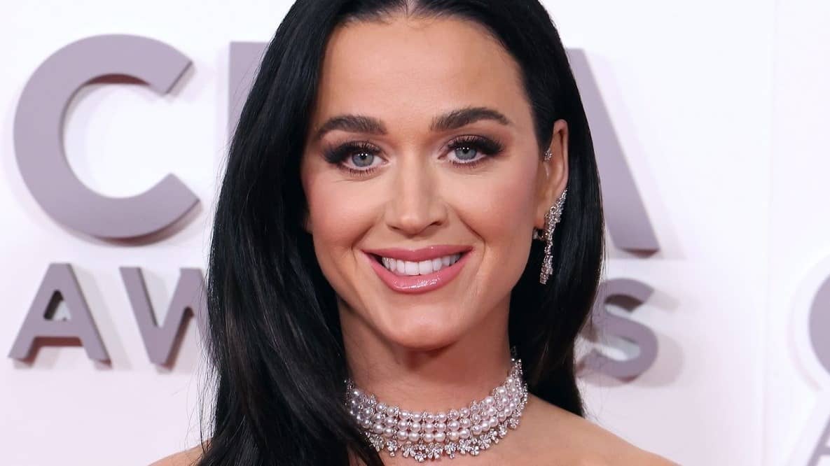 كيتي بيري ومشاهير يطالبون الأمريكيين بالتحرك بعد واقعتَي مينيسوتا