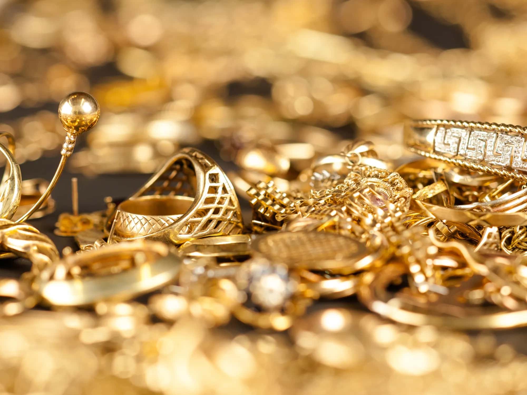 الدار - شهدت أسعار الذهب في الأردن قفزة حادة وغير مسبوقة في تعاملات ا