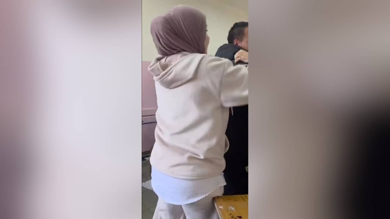 مشاجرة عنيفة داخل مدرسة في لبنان
