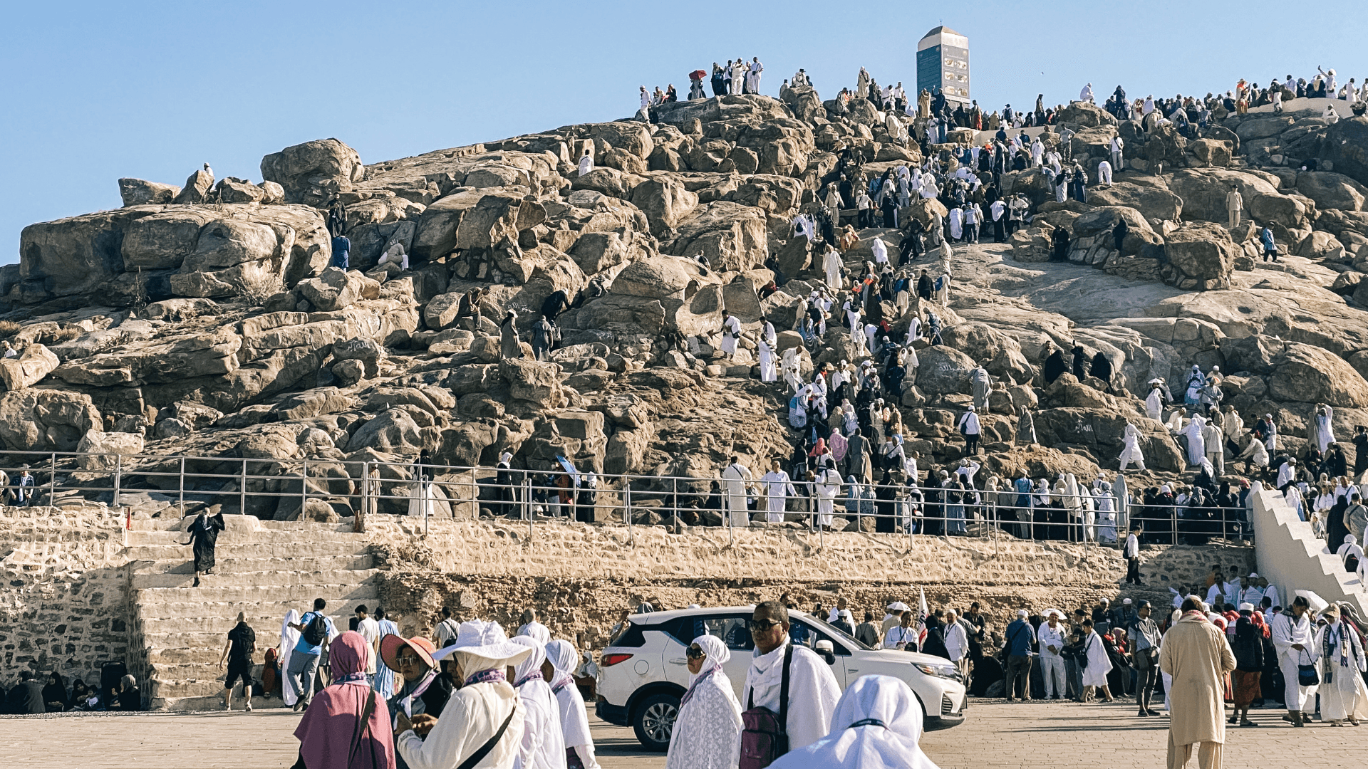 مواطن يشكو تعذّر استكمال إجراءات دفع رسوم الحج لوالديه والأوقاف توضّح